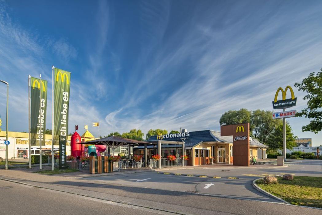 Außenansicht des McDonald’s Restaurants in Mainburg