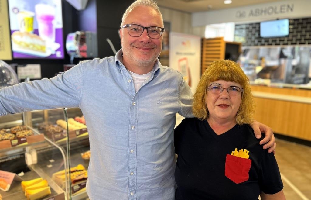 Christian Lauss und Ramona Schmidt im McDonald’s Restaurant Abensberg